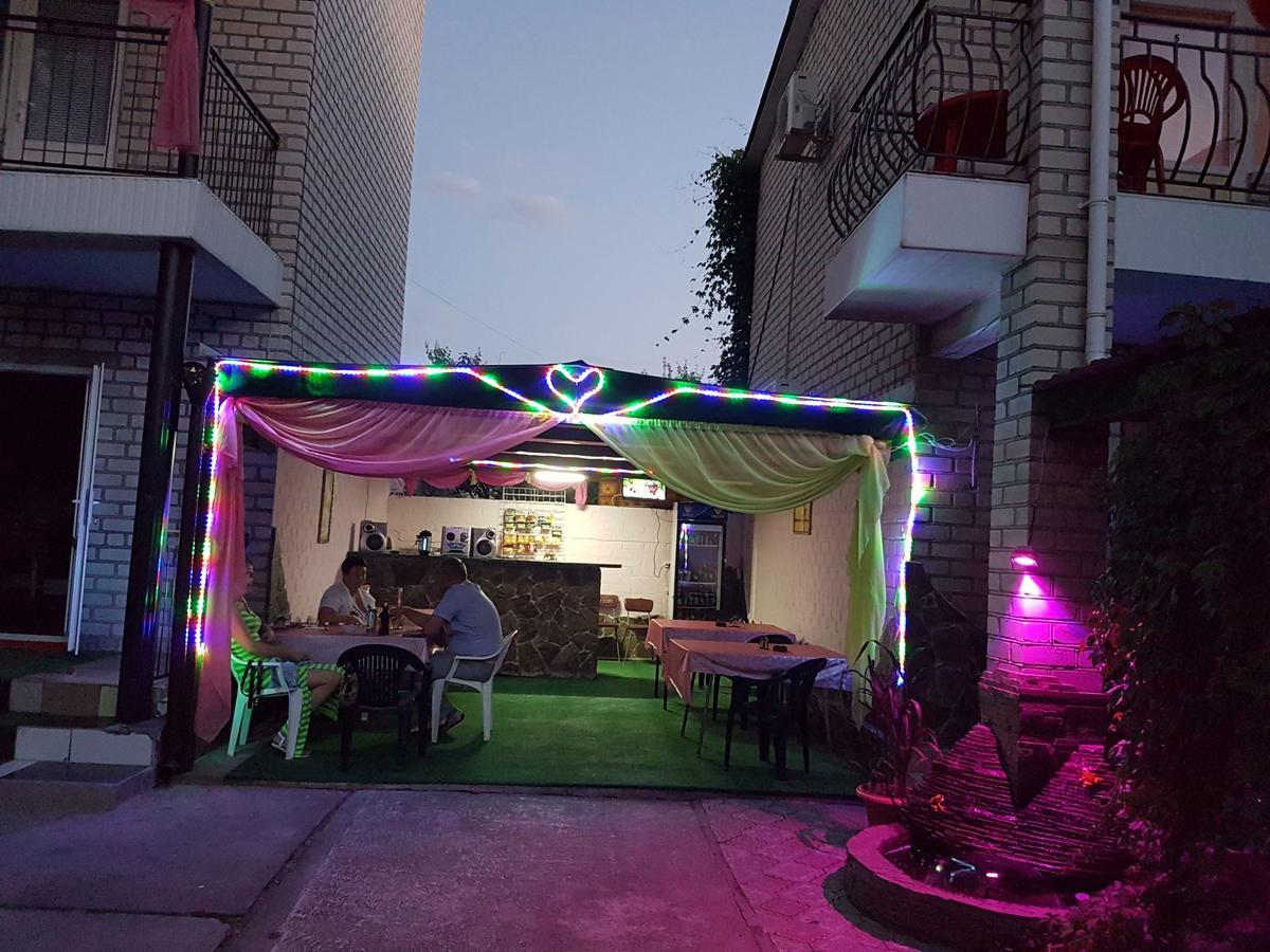 Hotel Flamingo Zaliznyy Port Ngoại thất bức ảnh